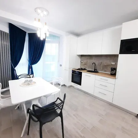 Rebeca Lux By Alezzi Apartment *